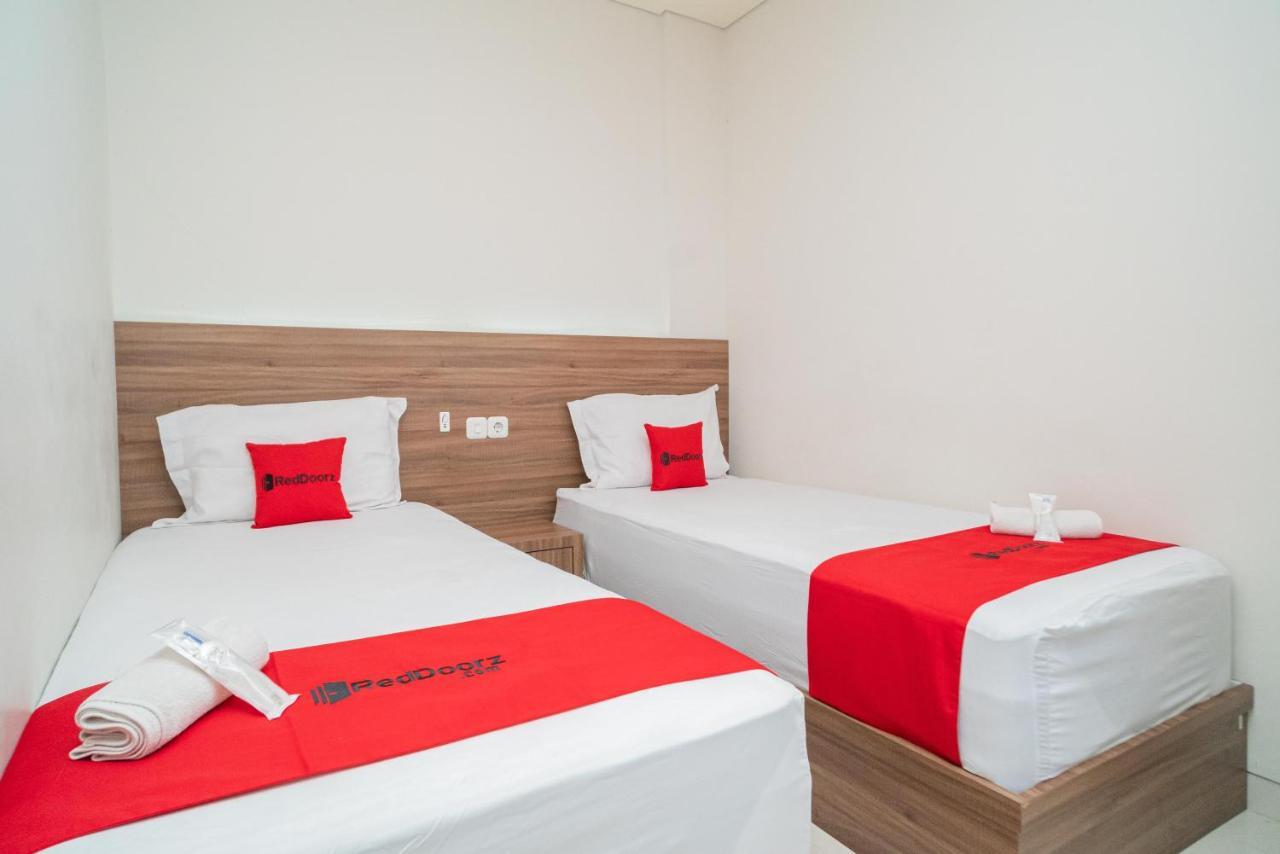 Reddoorz Plus @ Jalan Pemuda Timur 보조네고로 외부 사진