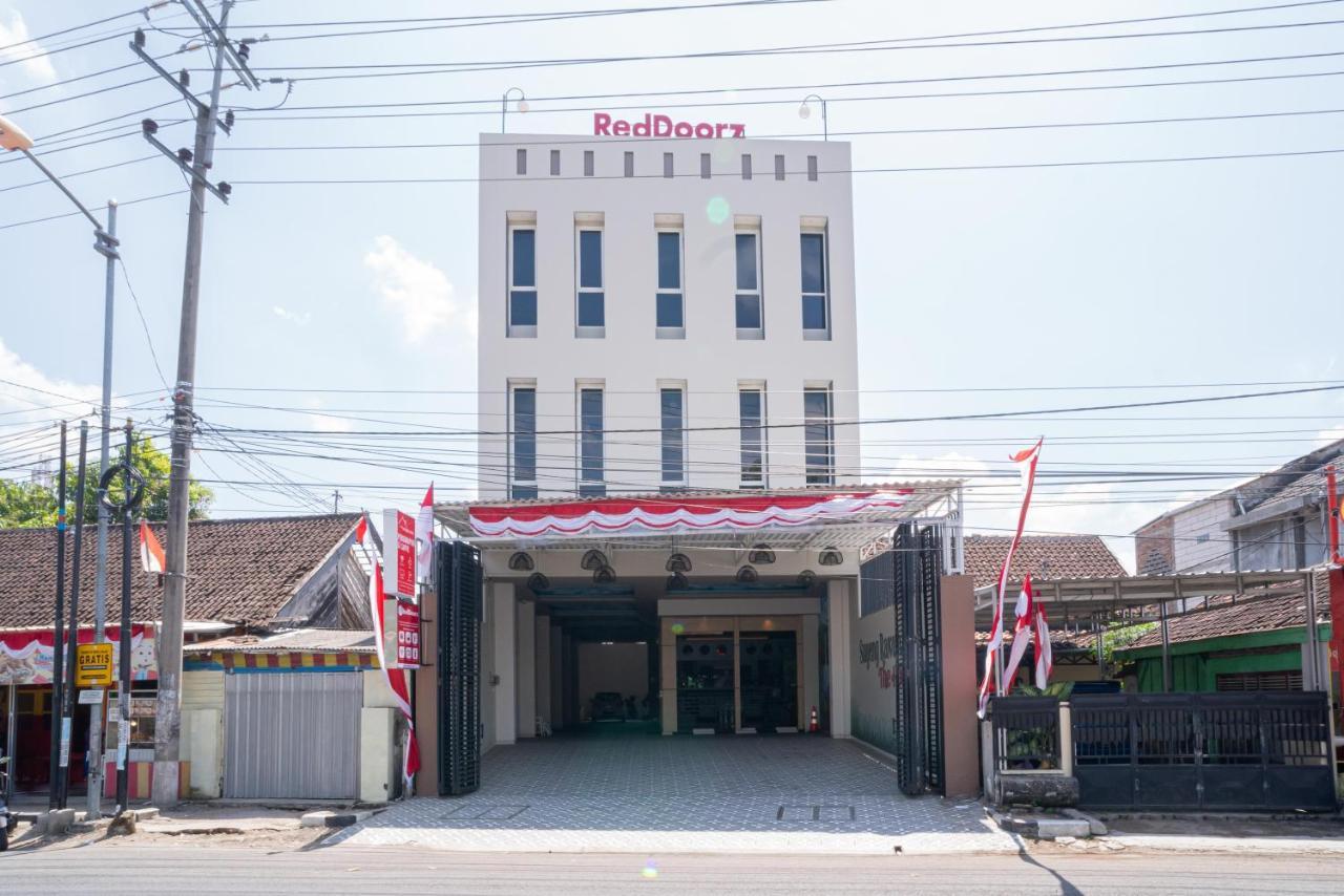 Reddoorz Plus @ Jalan Pemuda Timur 보조네고로 외부 사진