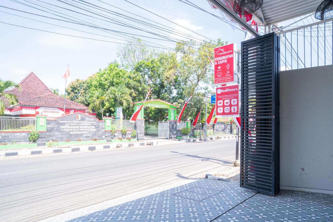 Reddoorz Plus @ Jalan Pemuda Timur Bojonegoro 호텔 외부 사진